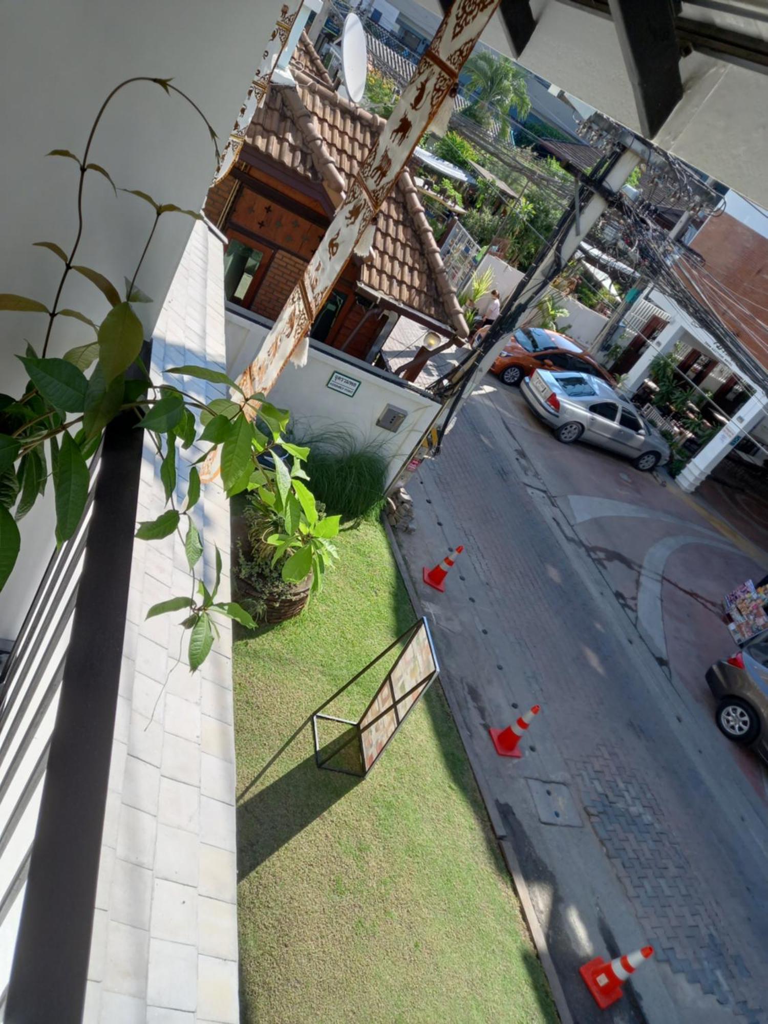 Valentier Cafe And Hotel Chiang Mai Værelse billede